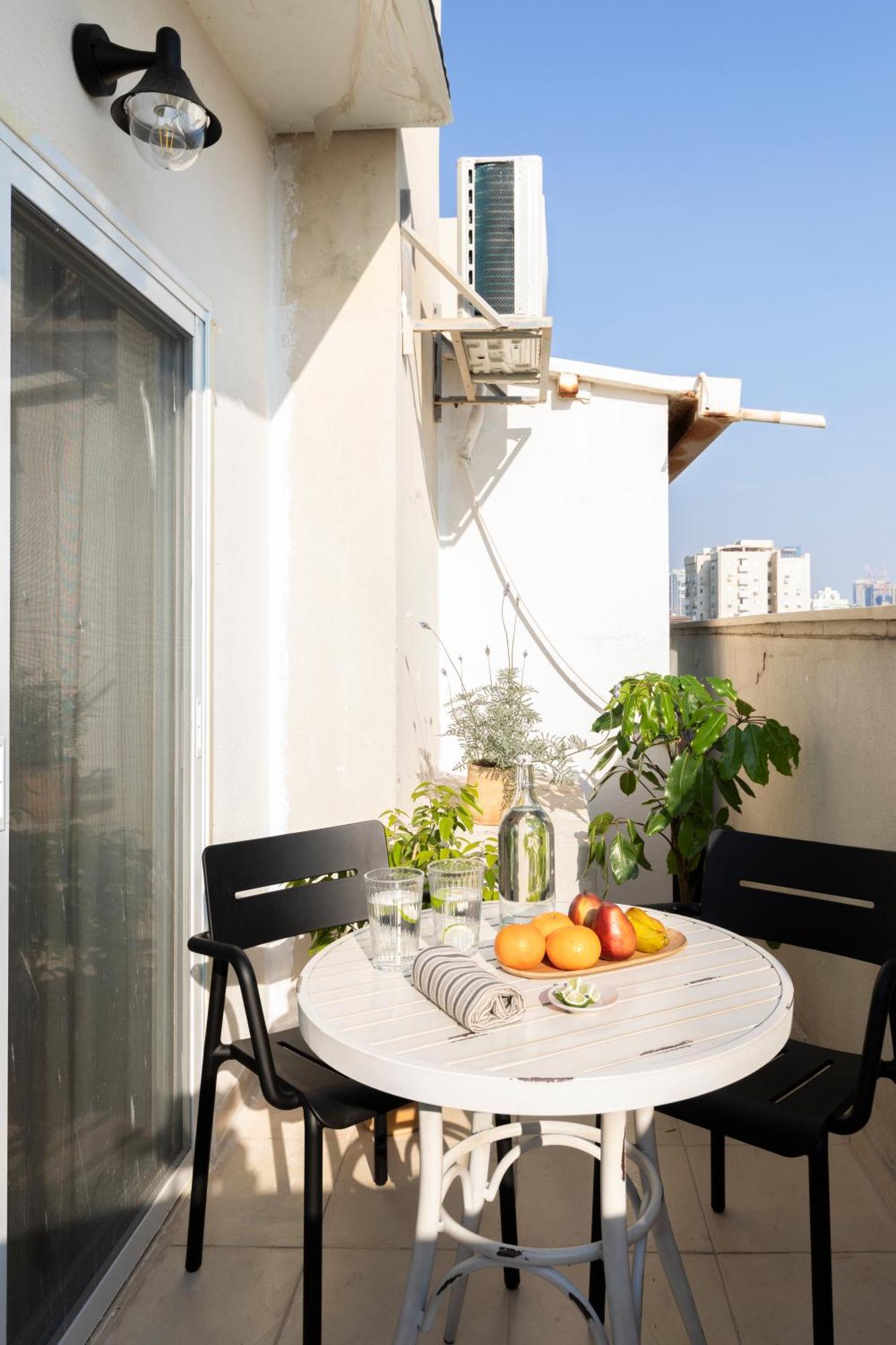 Localz - Arlozorov Apartment's Apartment
