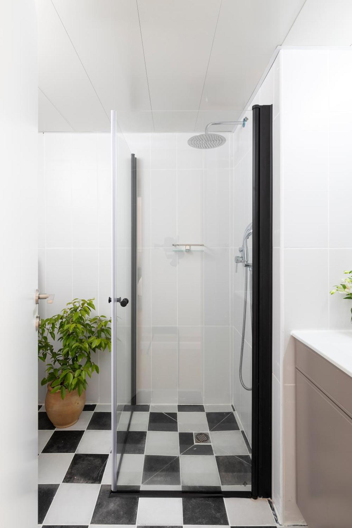 Localz - Arlozorov Apartment's Tel Aviv