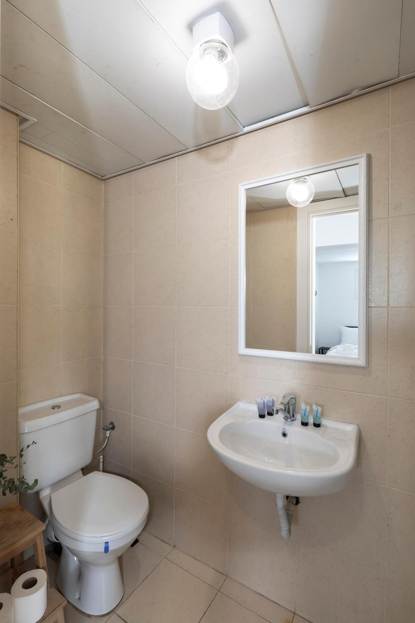 Localz - Arlozorov Apartment's Apartment